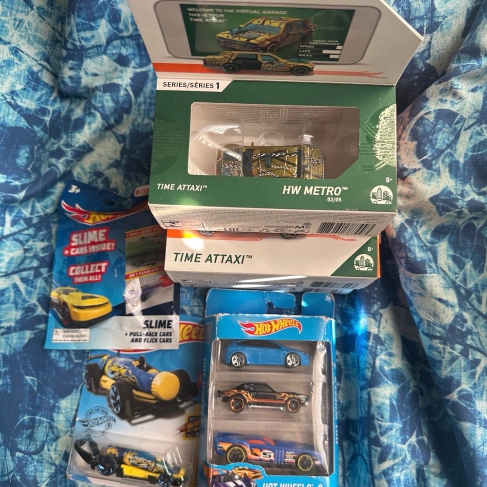 Hot wheel lot of 8